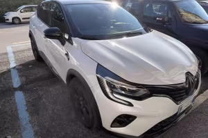 Renault Captur E-Tech Plug in hybrid, full