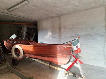 Barca in legno di mogano 4,6ml