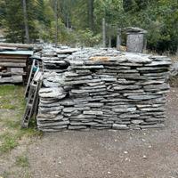 Lastre in serizzo del Monte Rosa (piode)