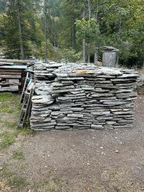 Lastre in serizzo del Monte Rosa (piode)