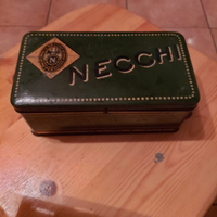 Antica scatola porta bottoni