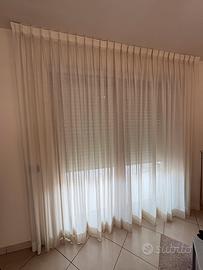 N. 2 tende per salone con relativi bastoni