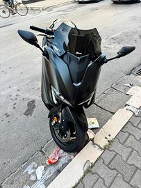 T-Max 560 Nero