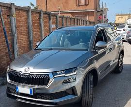 Skoda Karoq 1.5 TSI DSG strafull e in garanzia