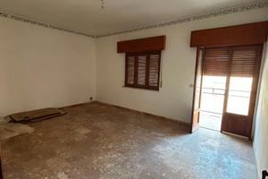 4° piano con doppio balcone, vicino aeroporto