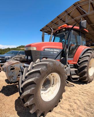 Trattore gommato New Holland G 240