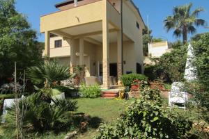 VILLA    -  HI  FI    - leporano  marina