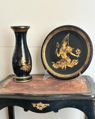 Piatto e vaso  1950, laccato nero,  oro Thailandia