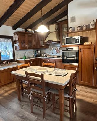 cucina rustica in legno massiccio