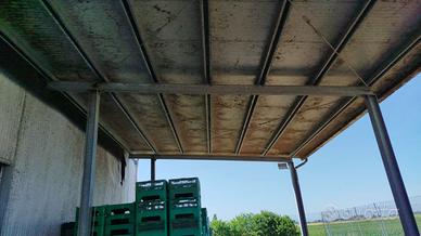 tettoia metallica prefabbricata