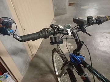 Bicicletta Mountain Bike con rullo
