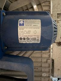 Sega circolare dotata di base d’appoggio