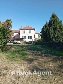 BILOCALE RISTRUTTURATO CON TERRENO A DUE PASSI DA