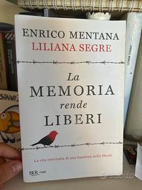 Libro La memoria rende liberi