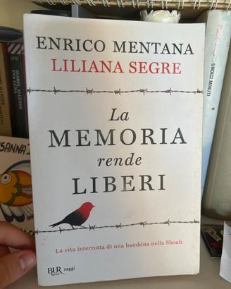 Libro La memoria rende liberi