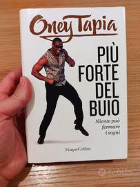 Libro Più forte del buio Tapia Honey