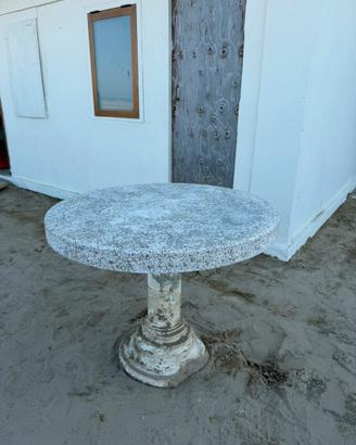 Tavolo in cemento