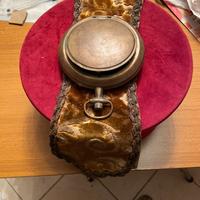 Vecchio posacenere da bracciolo