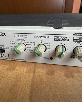 Fostex DE-1 20-bit Dual Multi Effect Processor
