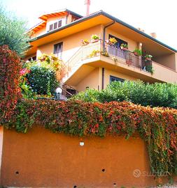 Villa in doppia elevazione