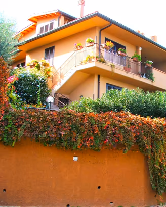 Villa in doppia elevazione