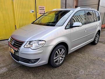 VOLKSWAGEN Touran 2.0 16V TDI Highline 7 posti n