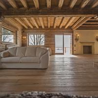 Travi antiche e materiale di recupero