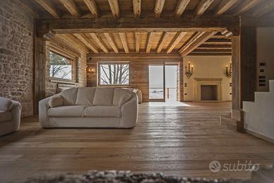 Travi antiche e materiale di recupero