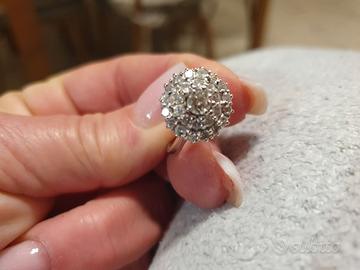 anello in oro bianco e diamanti