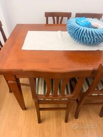 Cristalliera, tavolo e 6 sedie soggiorno in noce