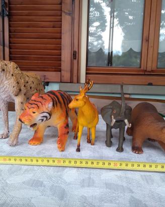piccola collezione di animali di plastica