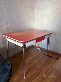Tavolo in Formica Rosso