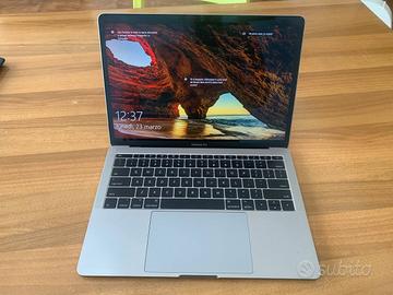 MacBook Pro 2017 256GB, 8GB RAM, Windows 10, ottim