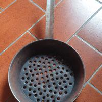 Padella per castagne bucherellata – per camino o g