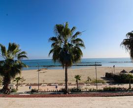 Quadrilocale frontemare con vista mare