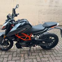 KTM DUKE 125 del 2022