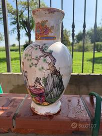Vaso in Ceramica Cinese in Stile "Famille Rose"