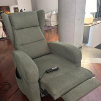 Poltrona alzapersona elettrica usata pochissimo