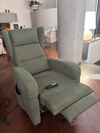 Poltrona alzapersona elettrica usata pochissimo