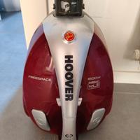 Aspirapolvere Hoover Freespace con accessori.