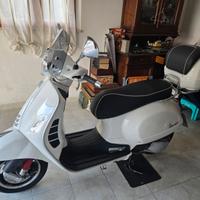 Vespa Piaggio hpe 300 GTS 2021