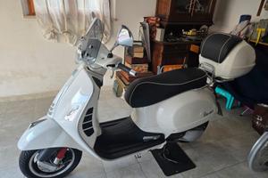Vespa Piaggio hpe 300 GTS 2021