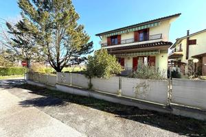 Villa di 185 m² con più di 5 locali a Greccio