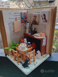 Libro vintage con dentro una mini cucina.