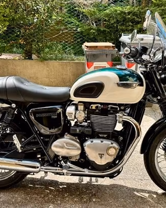 Bonneville T120 super accessoriata