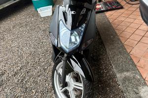 KYMCO AGILITY 200 R16 – 2014 – 15.900 KM –