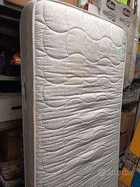 Materasso e rete con doghe in legno