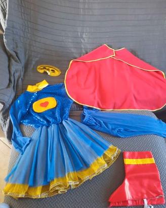 Vestito di carnevale superwoman