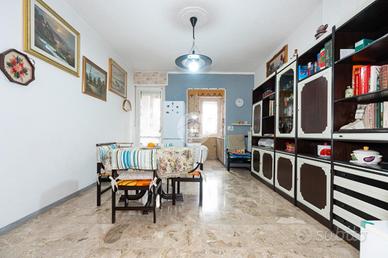 4 LOCALI A CASELLE TORINESE