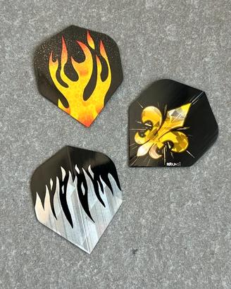 Set 3 alette per freccette PVC  fiamme e giglio